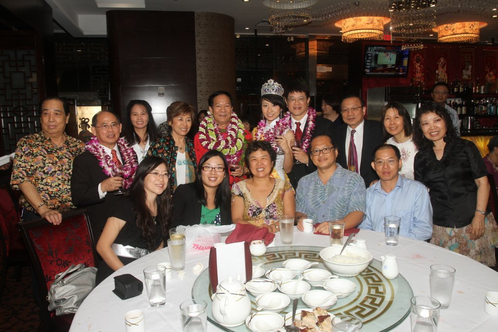 2010: Staff of the Confucius Institute (seated) with PRC Ambassador Qiu Shaofang, Narcissus Queen Miao Ningjin, and members and guests of the Chinese Chamber of Commerce of Hawaii.